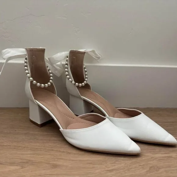 White block heels with pearl anklet - Size 9 - Picture 2 of 3